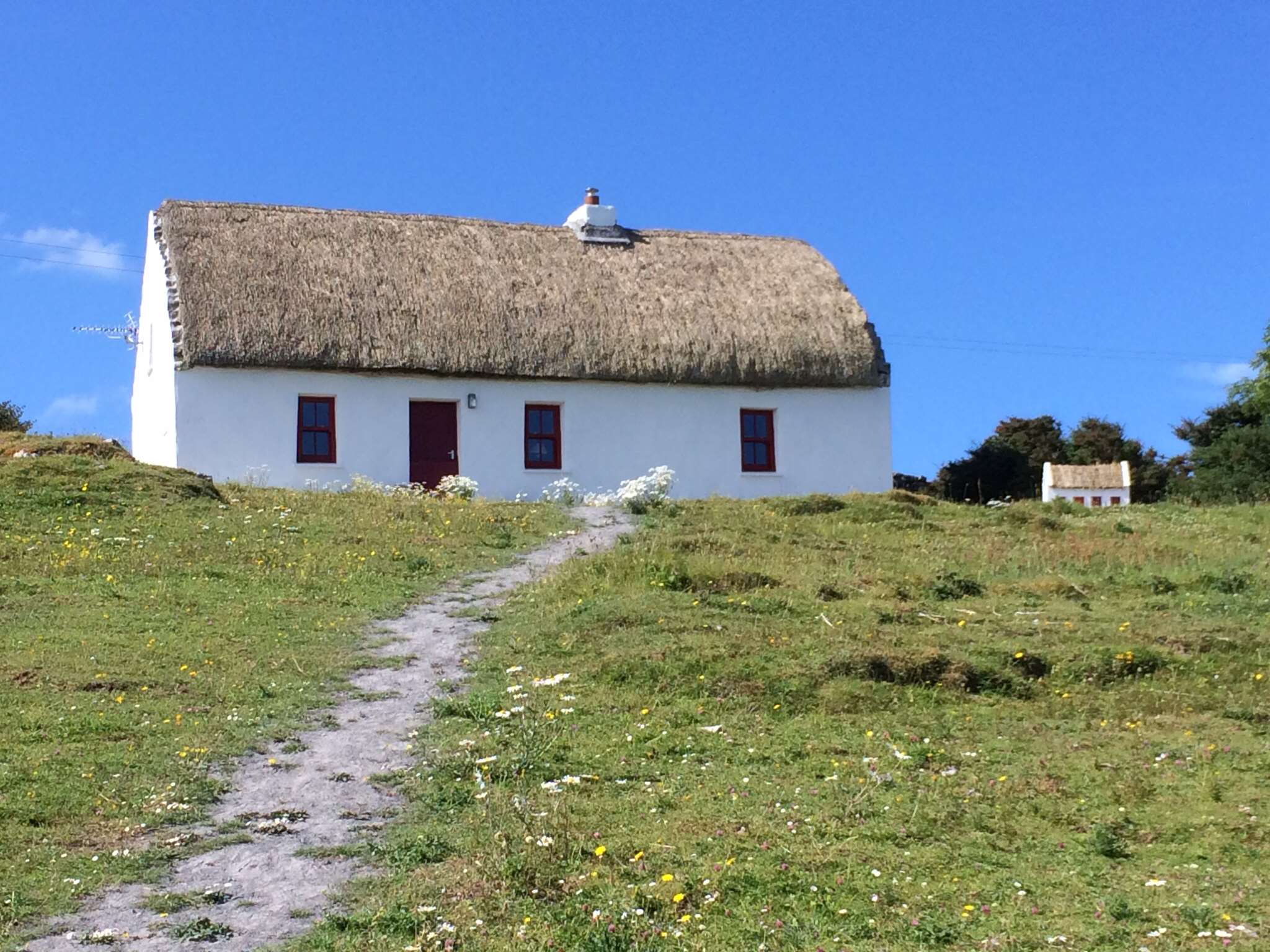 2048x1536 aran islands, irish cottage, thatch cottage, white cottage wallpaper