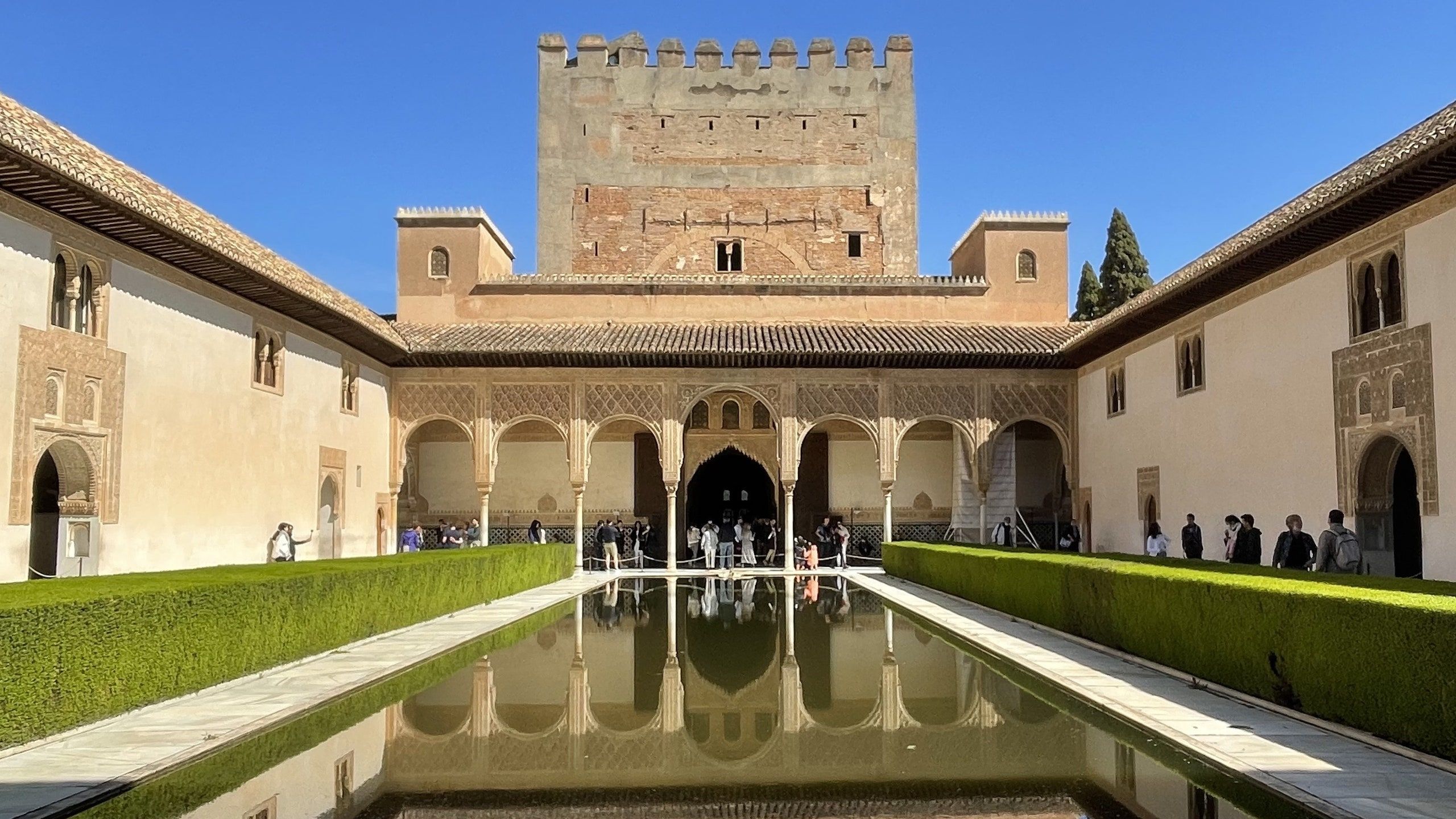 2560x1440 Why are gardens so significant in Islamic theology?. House & Garden
