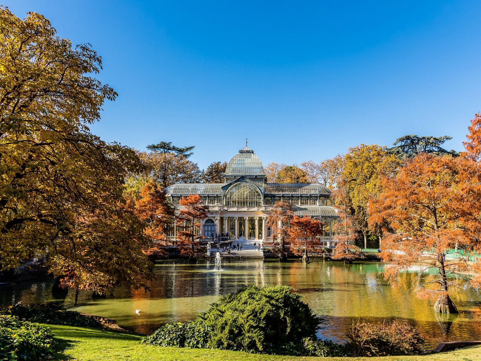1600x1200 Download wallpaper Spain, Madrid, winter garden, Park Buen Retiro, Crystal Palace, Crystal palace, section city in resolution 1600x1200