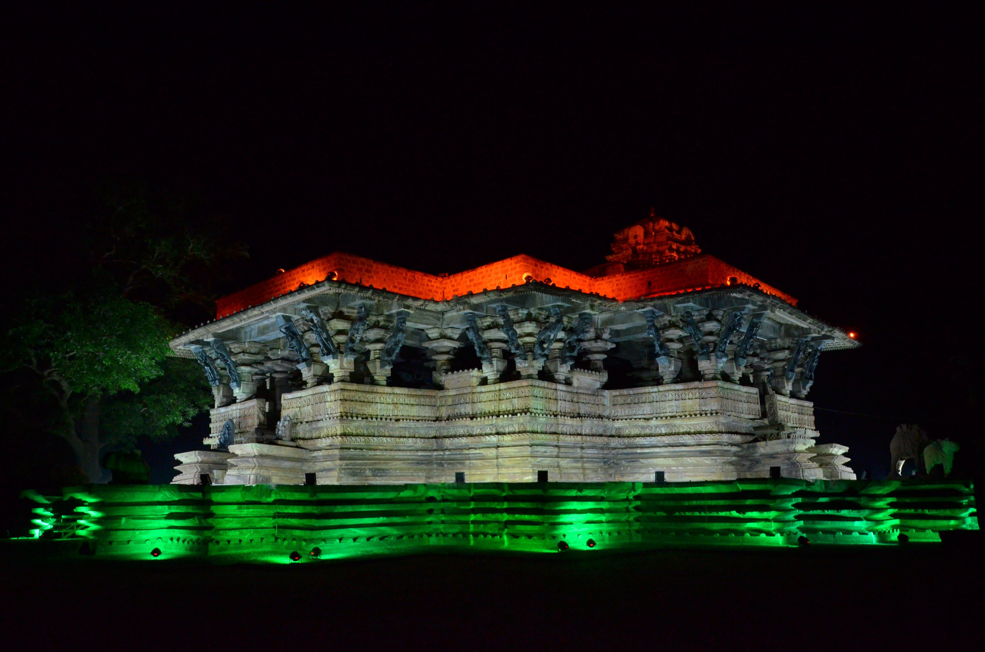 4096x2713 NDTV on X: Ramappa Temple lit in colours of Indian Flag to mark 100 crore #Covid_19 jabs milestone / X