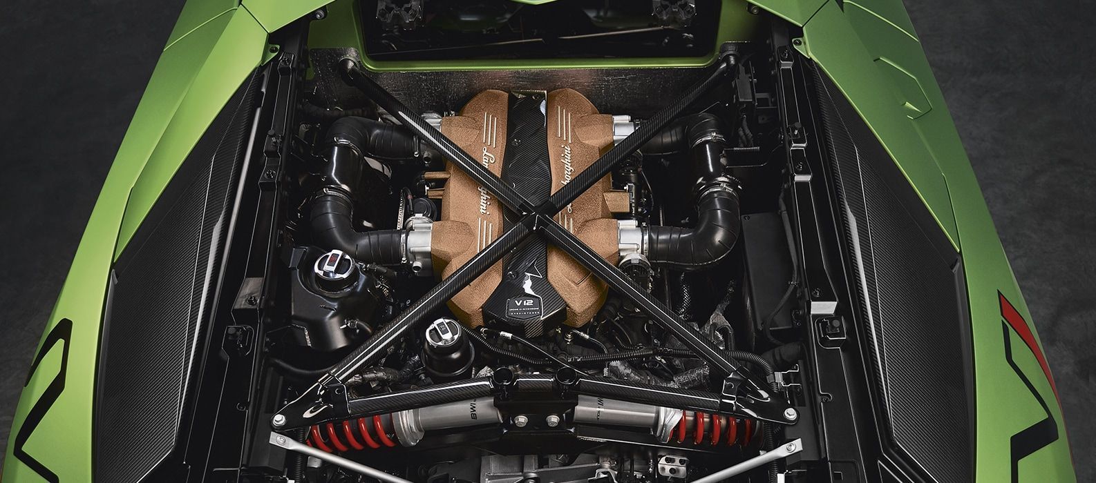 1586x700 Lamborghini V12: an engine that made history