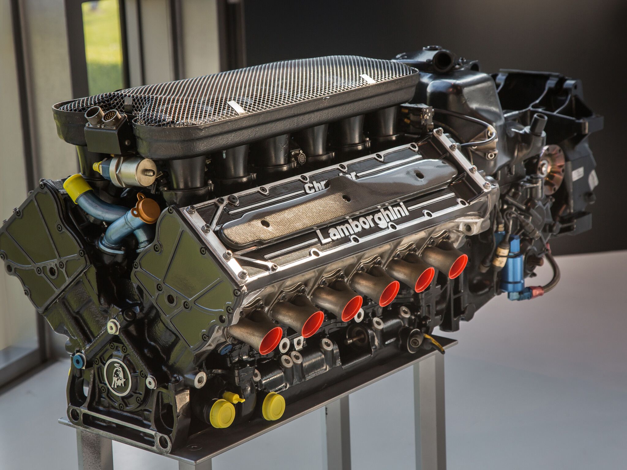 2048x1536 The time McLaren almost used a Lamborghini V12