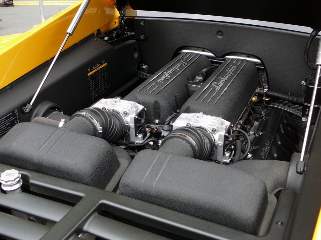 1024x768 Lamborghini V10