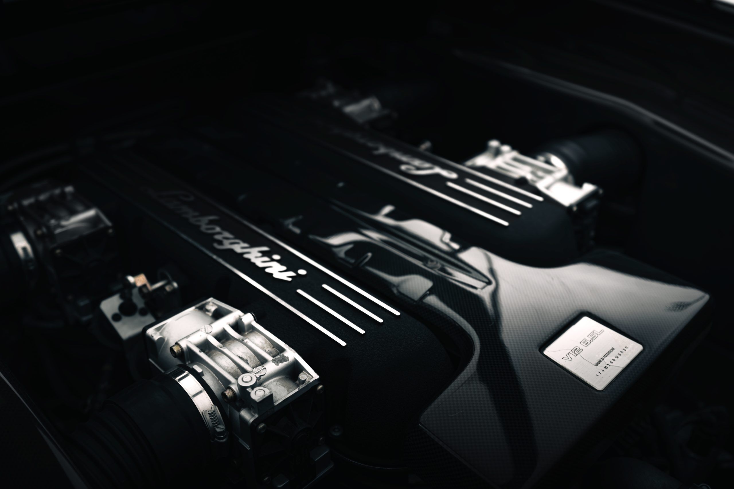 2560x1707 The Lamborghini V12 and the Murciélago