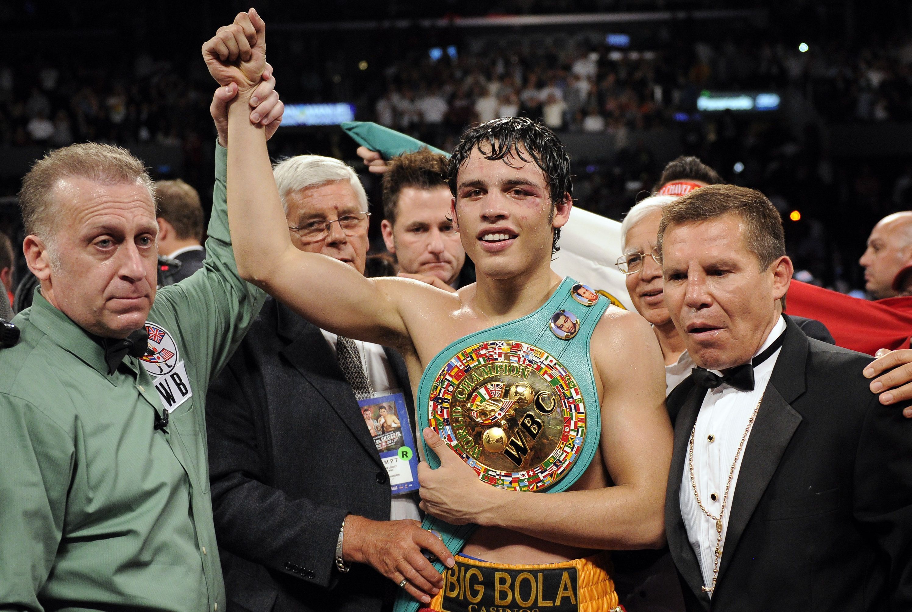 2993x2010 Champion Julio Cesar Chavez Sr Desktop wallpaper 1920x1080