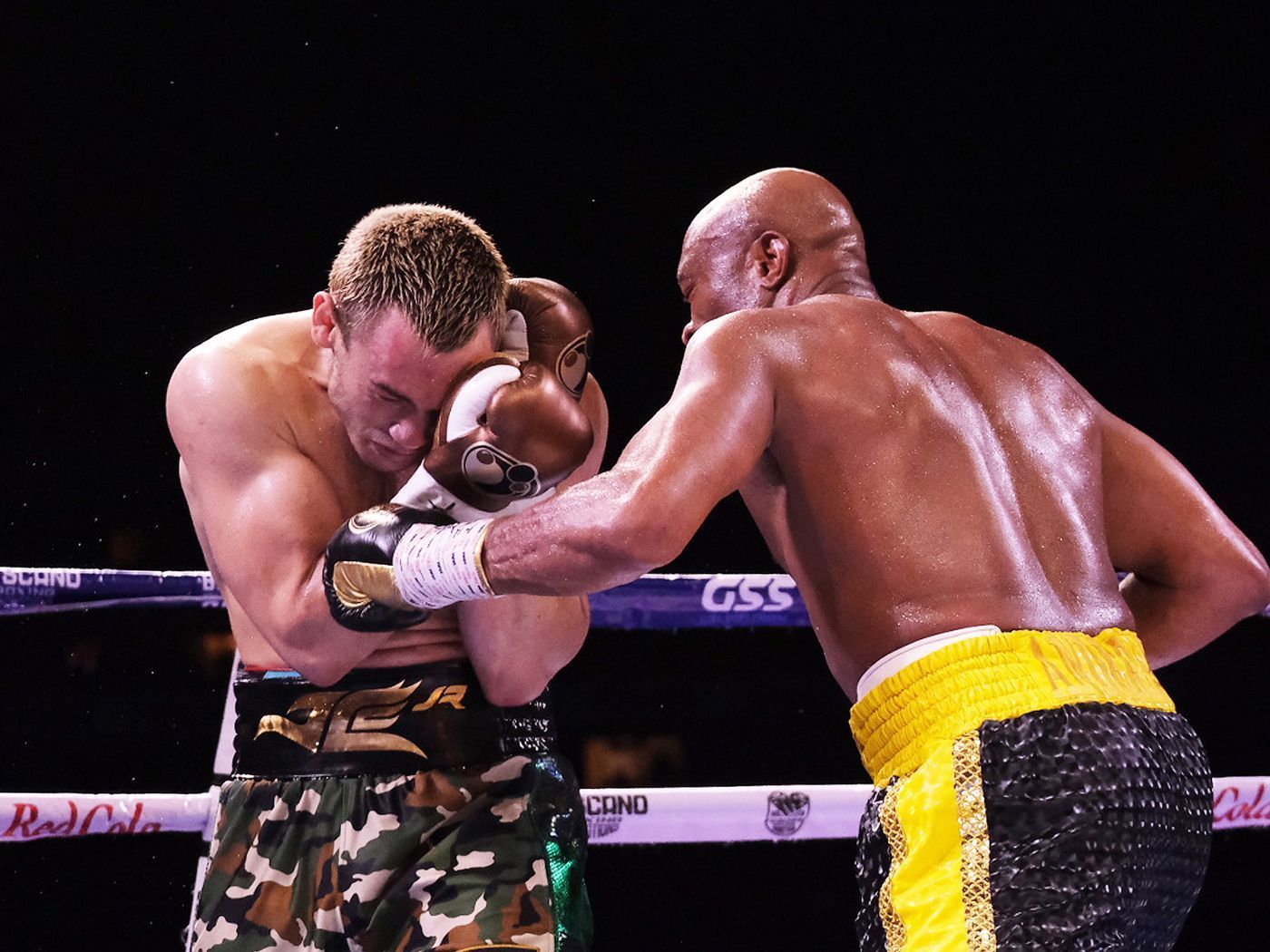 1400x1050 Anderson Silva pulls off upset to beat Julio Cesar Chavez Jr. by split decision in return to boxing