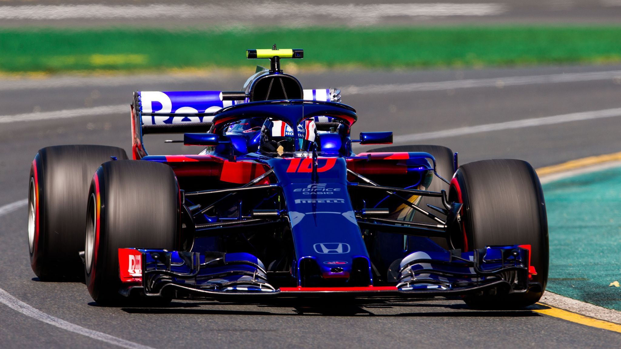 2048x1152 Bahrain GP: Toro Rosso's Pierre Gasly and Brendon Hartley to use modified Honda engine parts