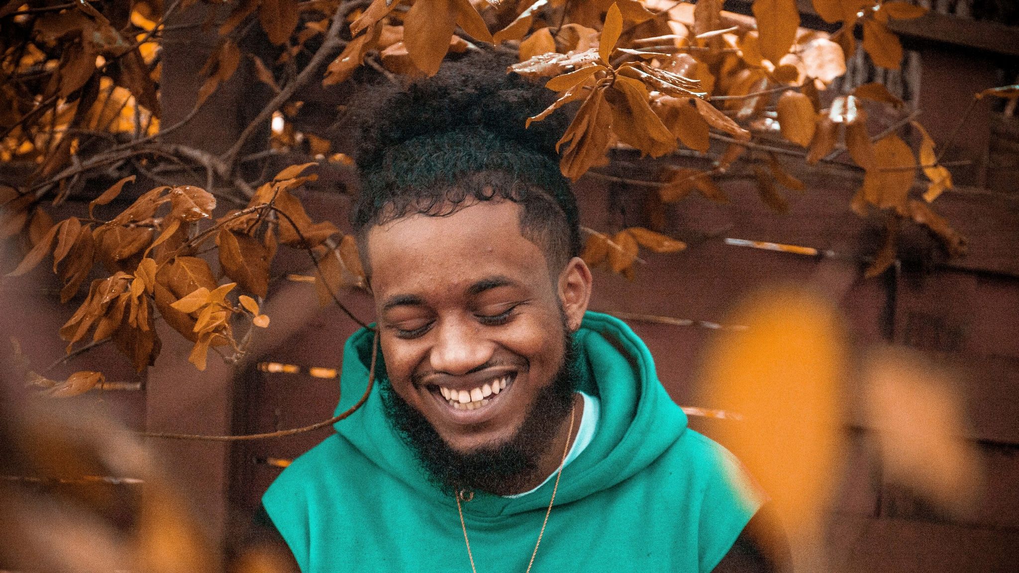 2048x1152 Wallpaper / portrait hoodie candid and teal HD 4k wallpaper free download