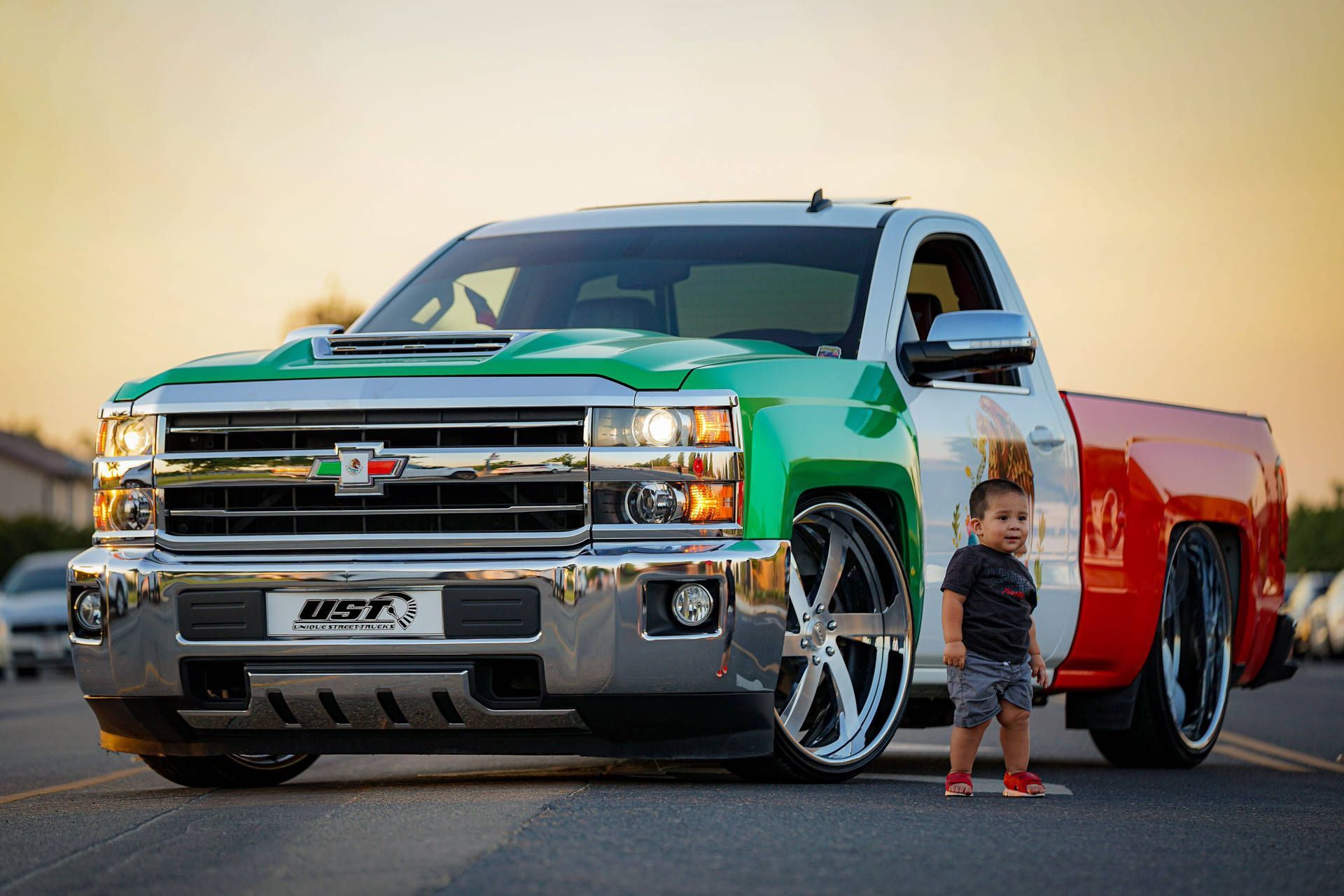 1920x1280 Download Sleek Dropped Truck Showcasing Luxury and Power Wallpaper