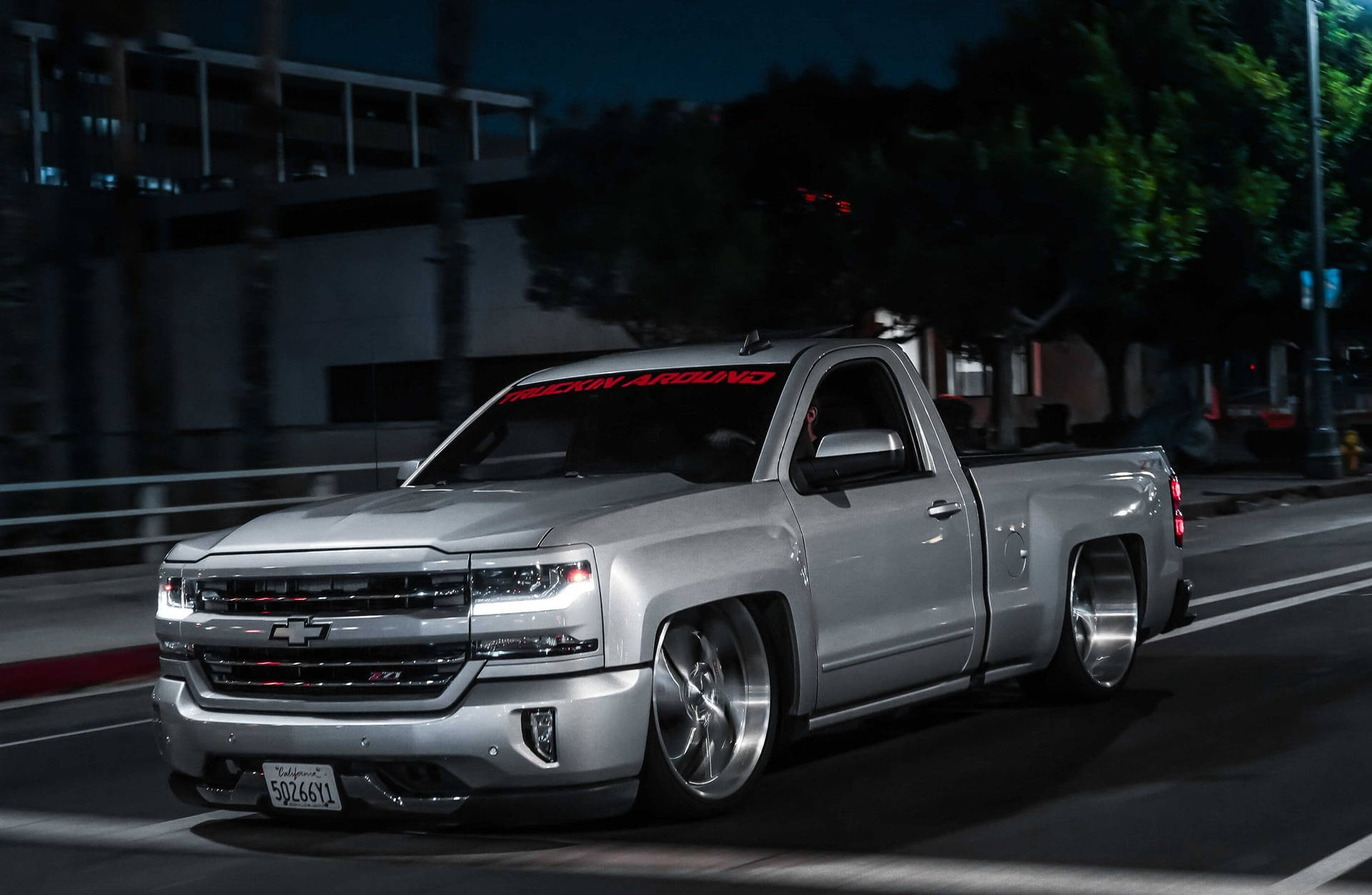 1920x1252 Download Dropped Truck At Night Wallpaper