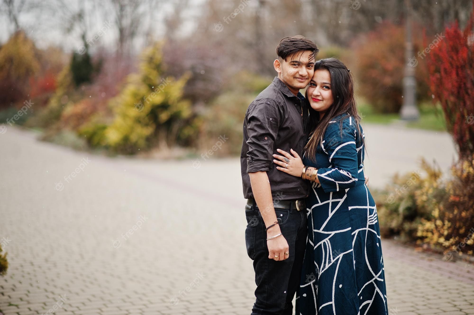 2000x1331 Indian Couple Picture