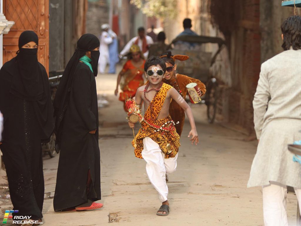 1024x768 Raanjhanaa (2013), Photographs, Photo Gallery, Videos, Trailers