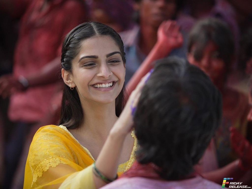 1024x768 Raanjhanaa (2013), Photographs, Photo Gallery, Videos, Trailers