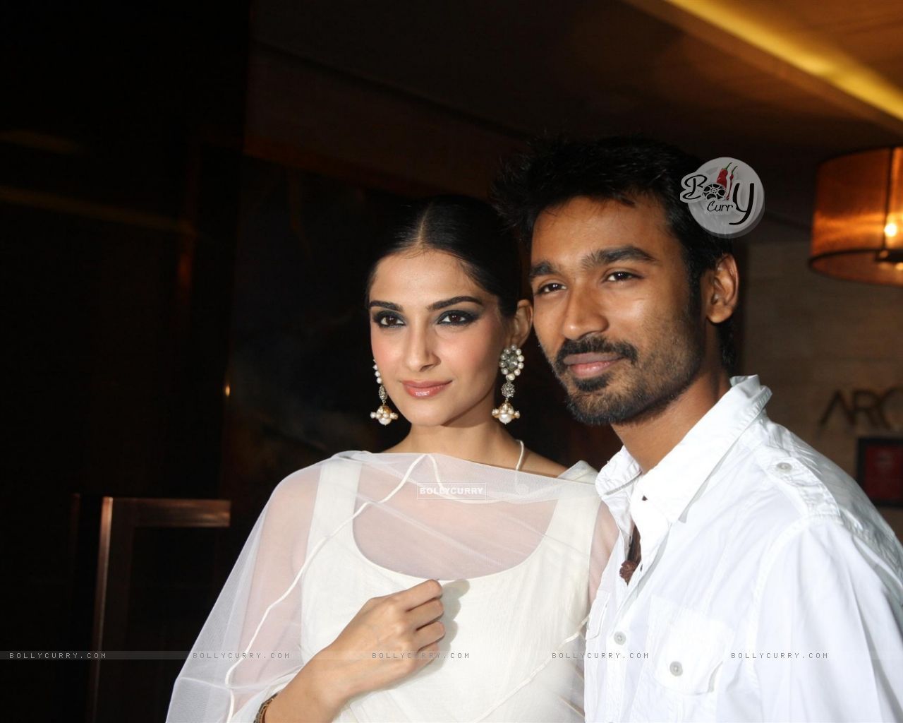1280x1024 Wallpaper Kapoor and Dhanush at Success party of film Raanjhanaa size:1280x1024