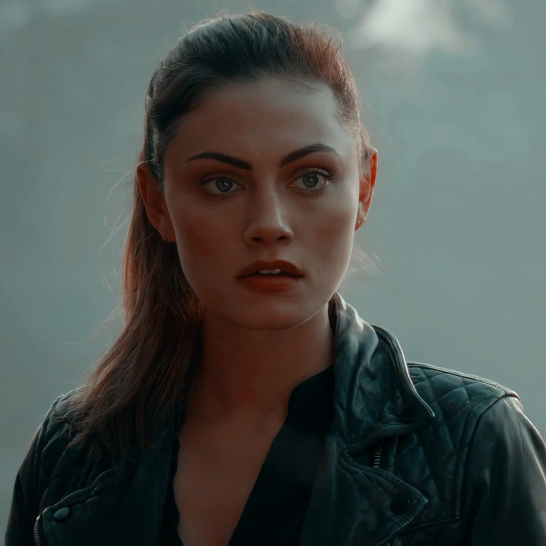 1080x1080 Phoebe tonkin