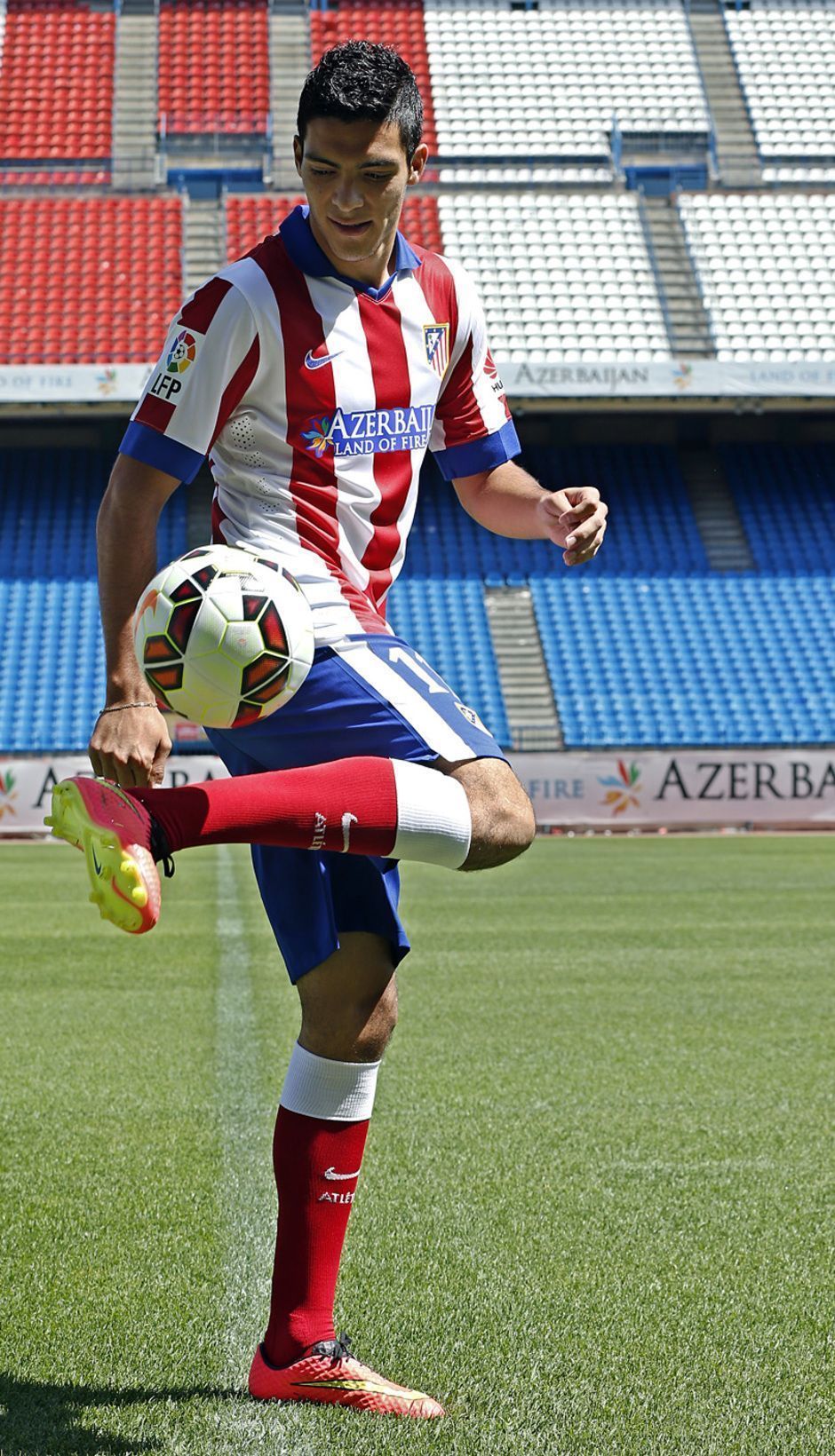 940x1640 The thrill of Raúl Jiménez Atlético de Madrid