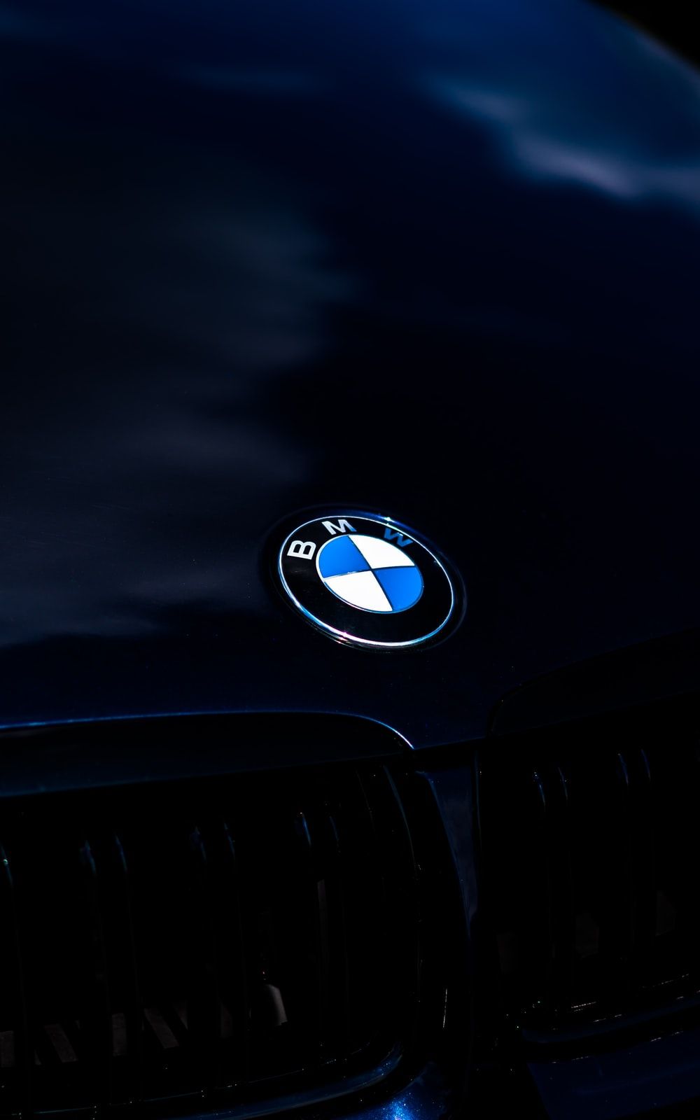 1000x1600 Black BMW M8 Wallpaper