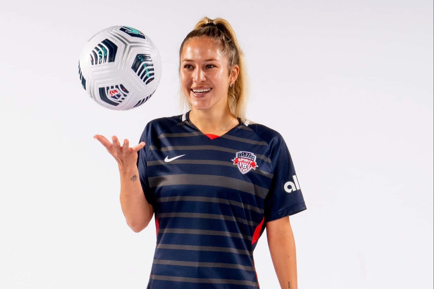 1708x1139 Download Ashley Sanchez In Action During A Football Match Wallpaper