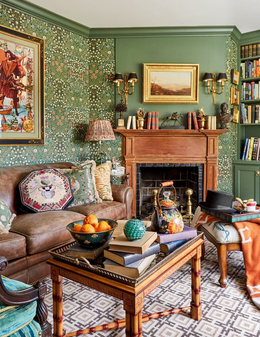 1000x1298 Add Some Color to Your Living Room With These 23 Wallpaper Ideas