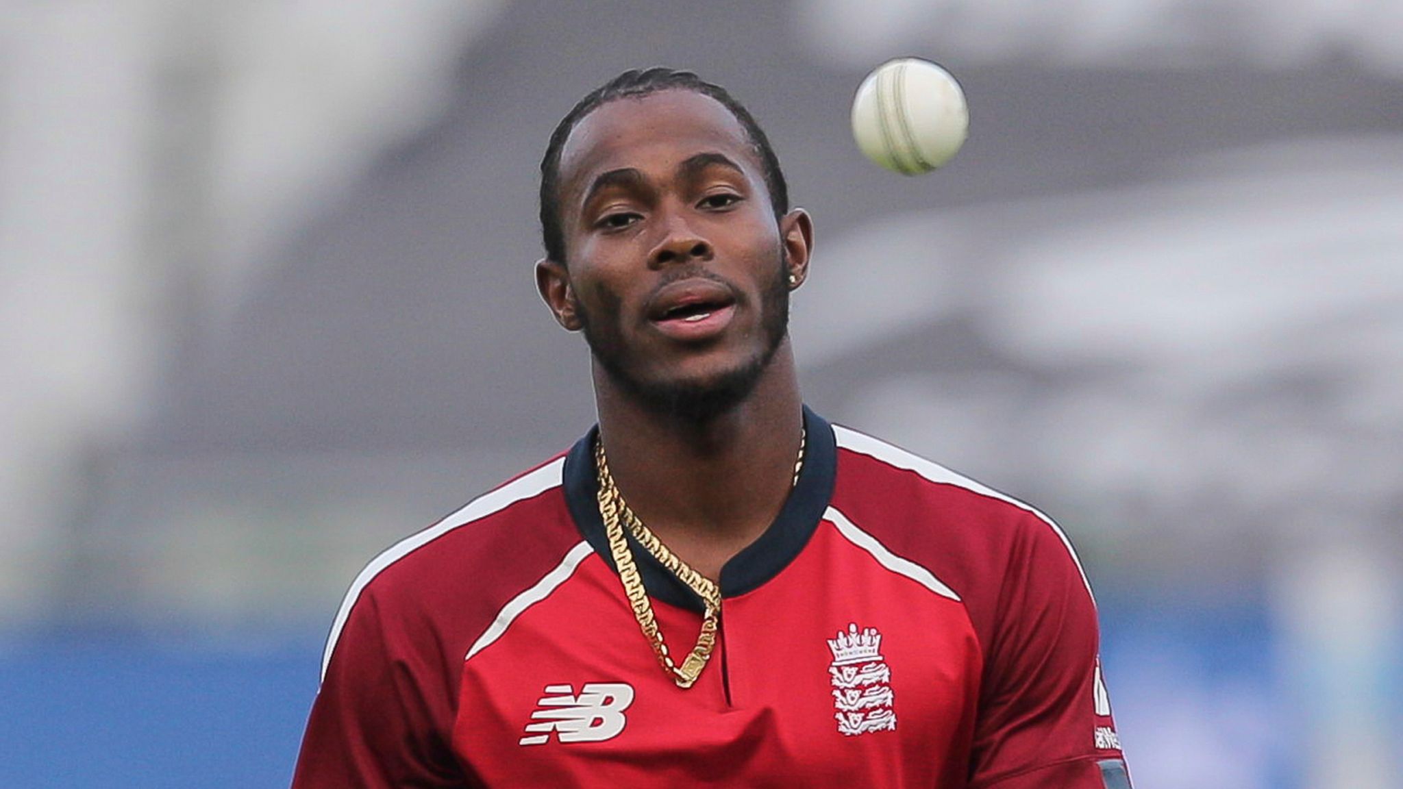 2048x1152 Jofra Archer: England bowler has hand surgery to remove glass from tendon after fish tank accident