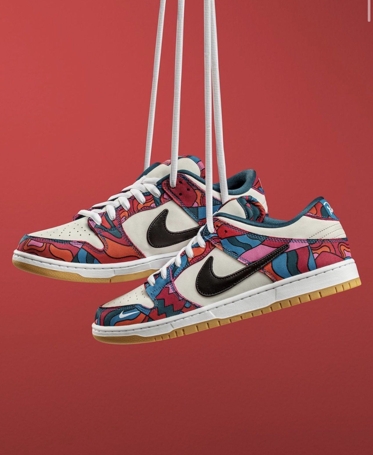 1284x1568 Dunk Shoes Wallpaper