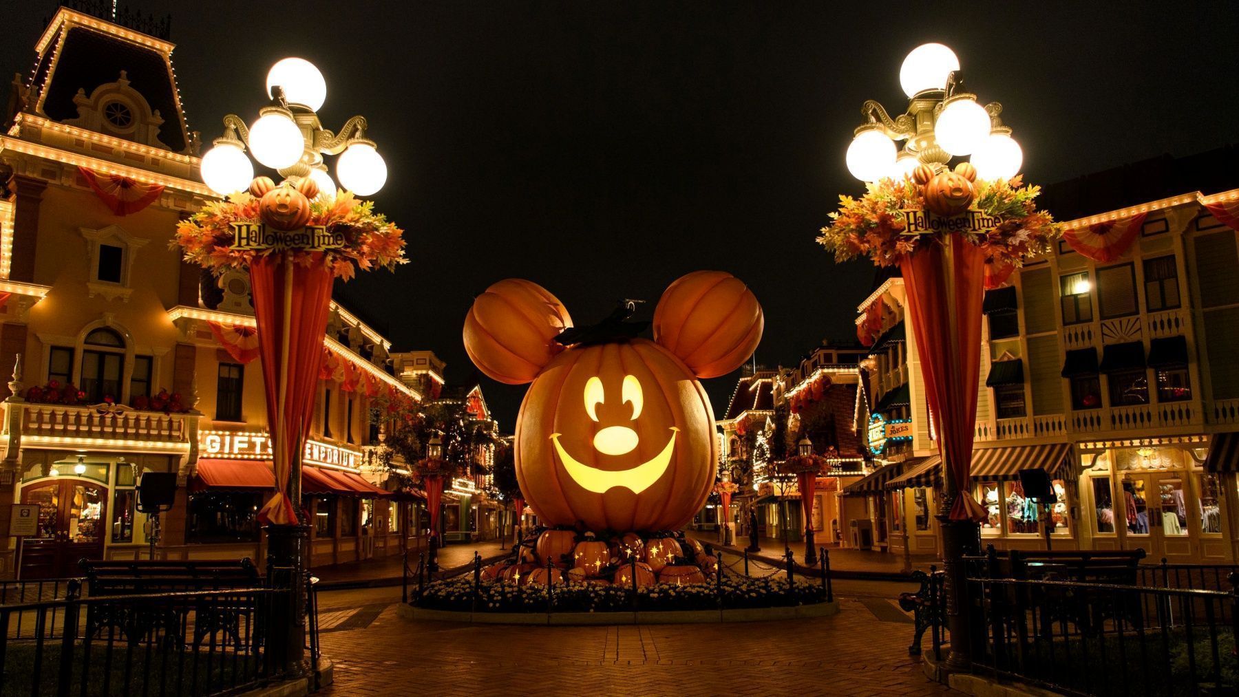 1800x1013 Disneyland's 'Halloween Time' Looks Hauntingly Fun