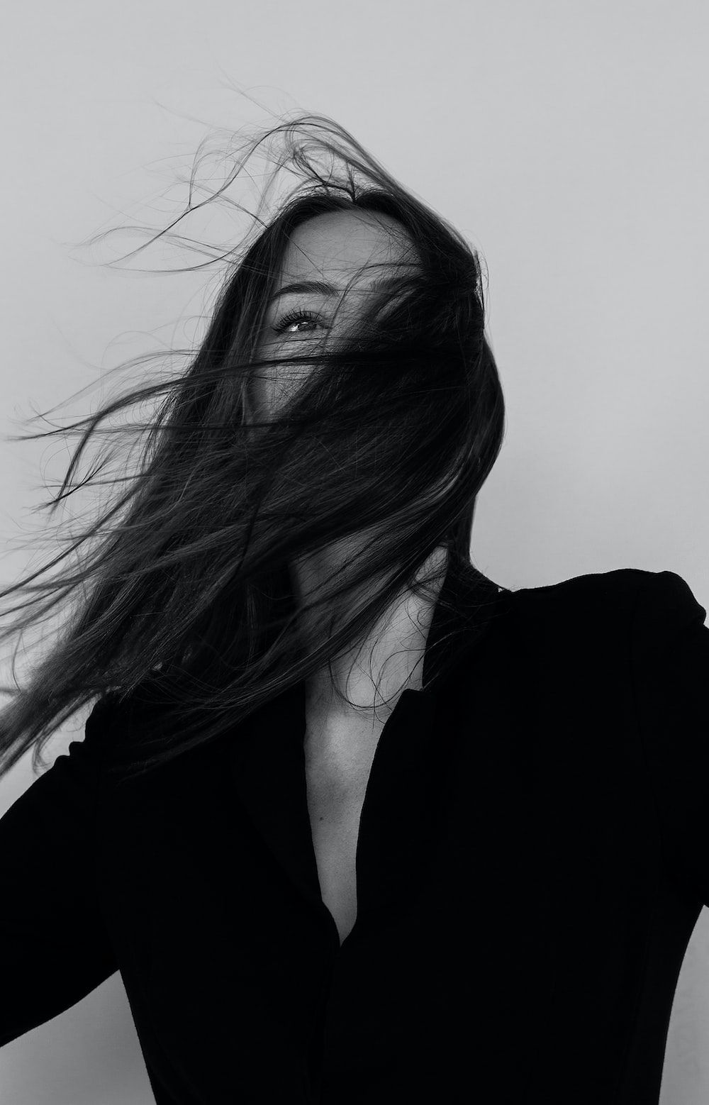 1000x1558 Black And White Girl Picture [HD]. Download Free Image
