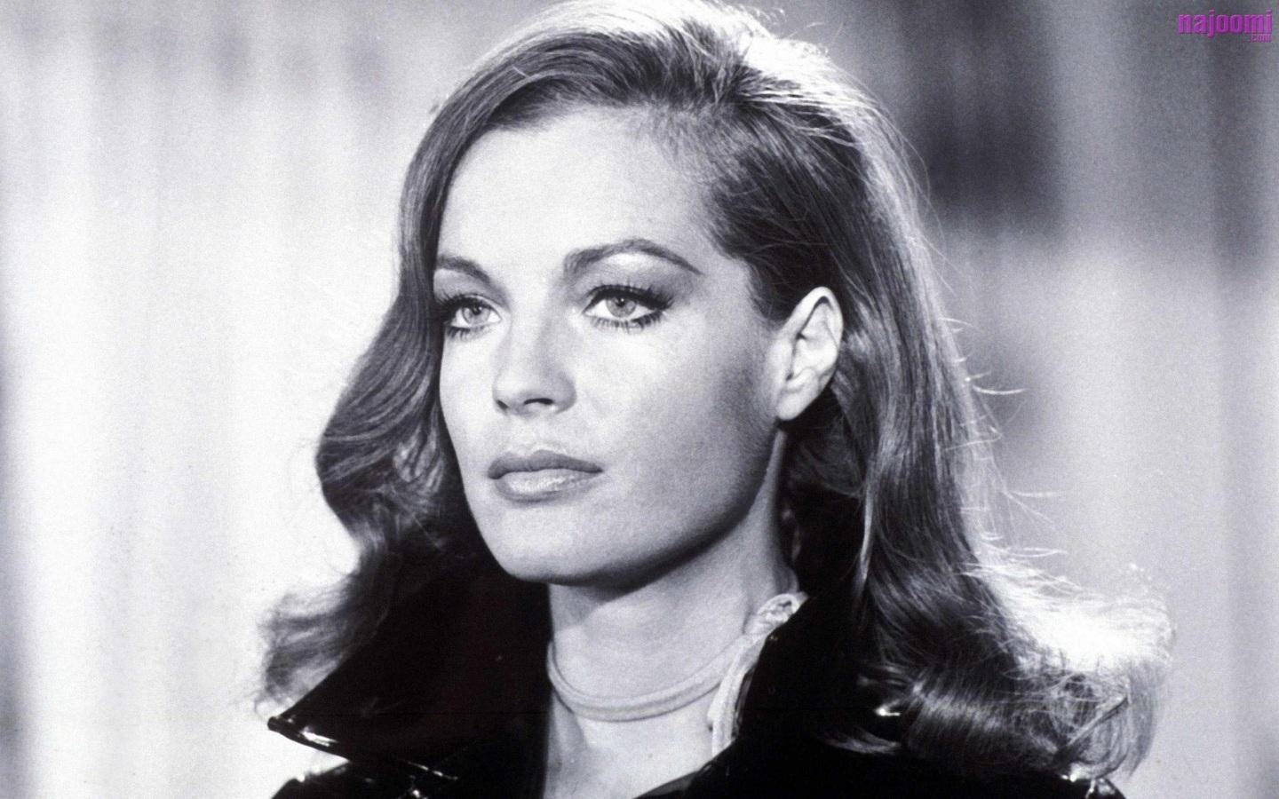 1440x900 Romy Schneider Tv
