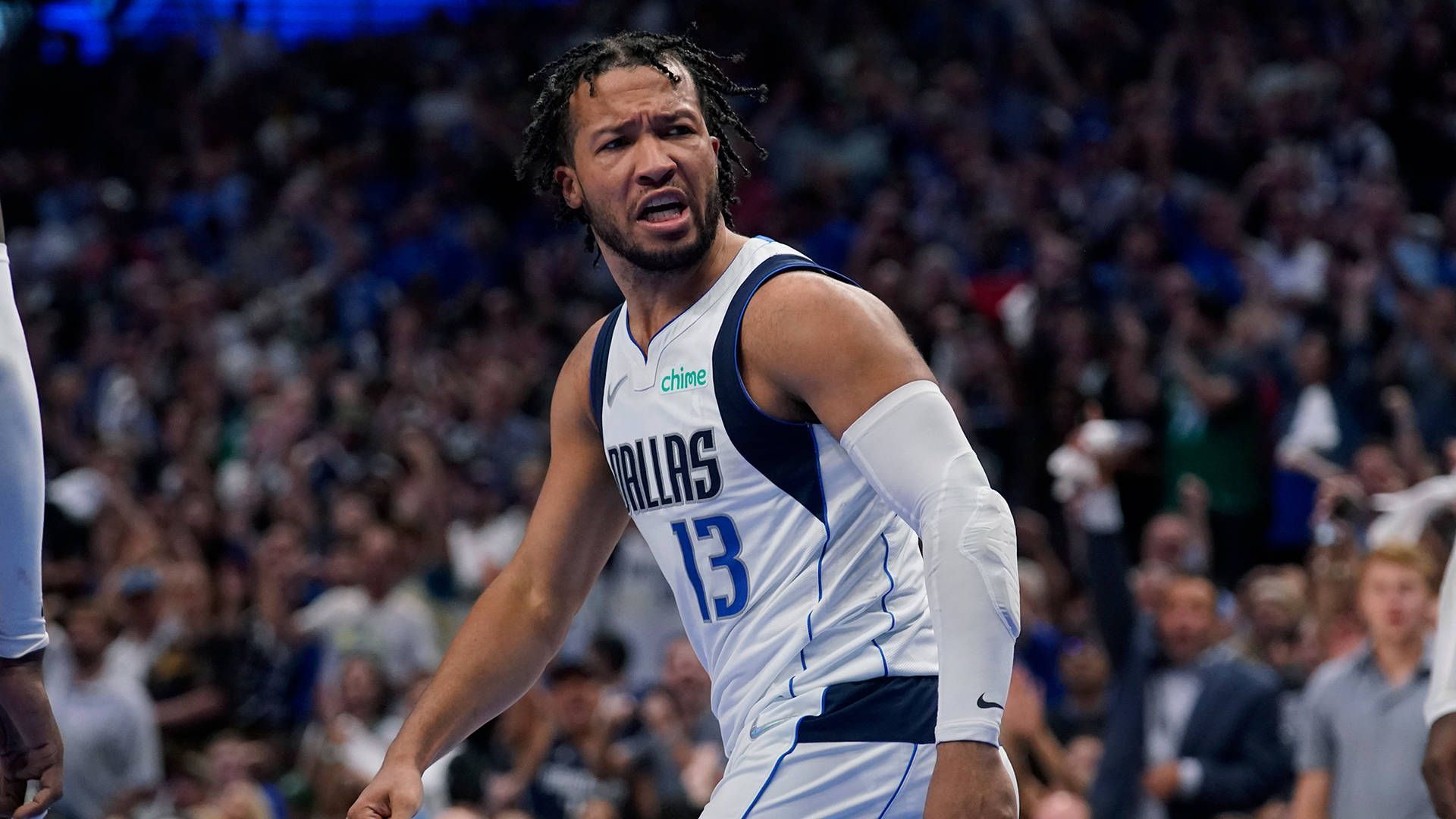 1920x1080 Download American Professional Basketball Player Jalen Brunson Looking Back Wallpaper