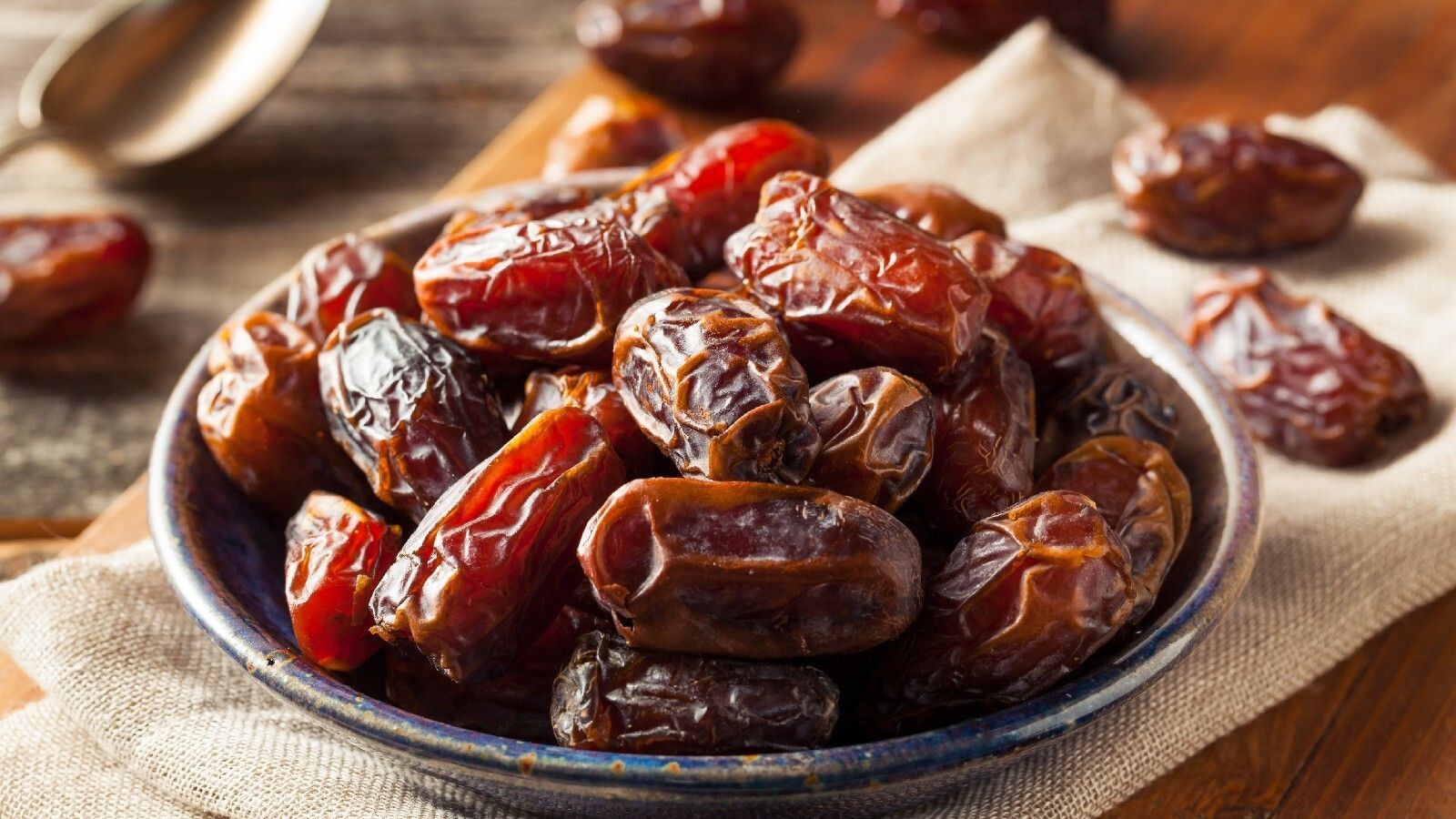 1600x900 Dates benefits to cure to cure cough and cold in winter