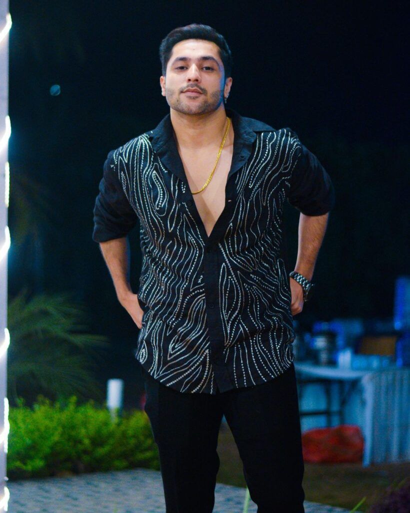 820x1024 Harsh Beniwal- All About Successful YouTuber!