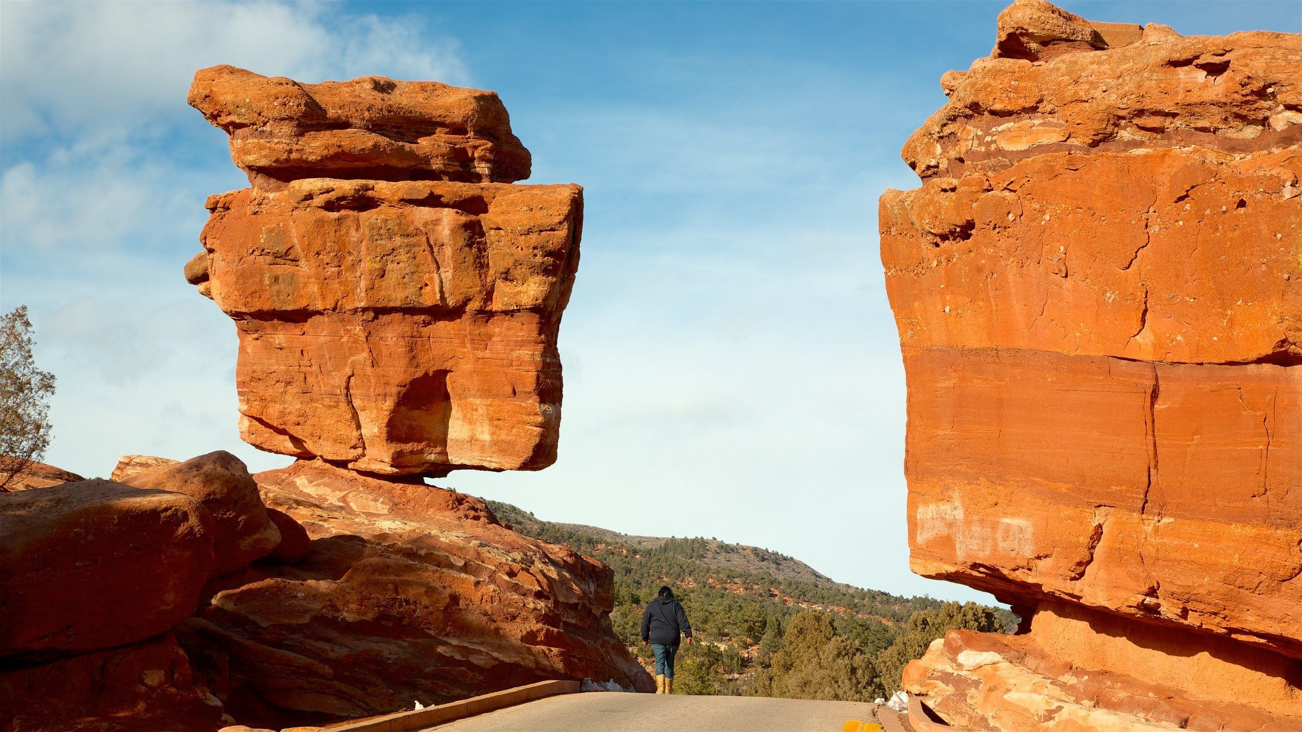 2560x1440 Garden of the Gods in West Colorado Springs and Activities
