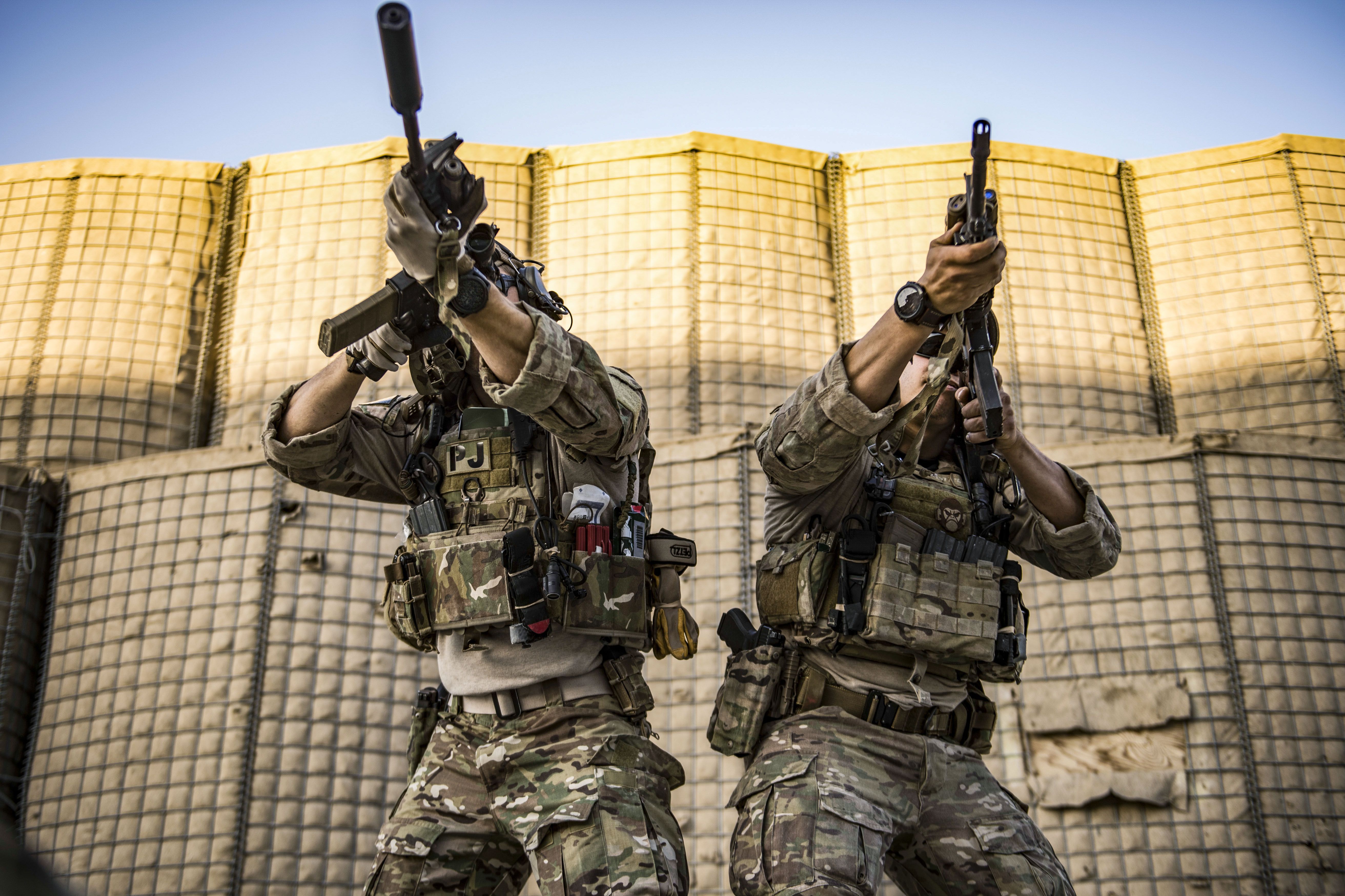5248x3499 Pararescue Pair