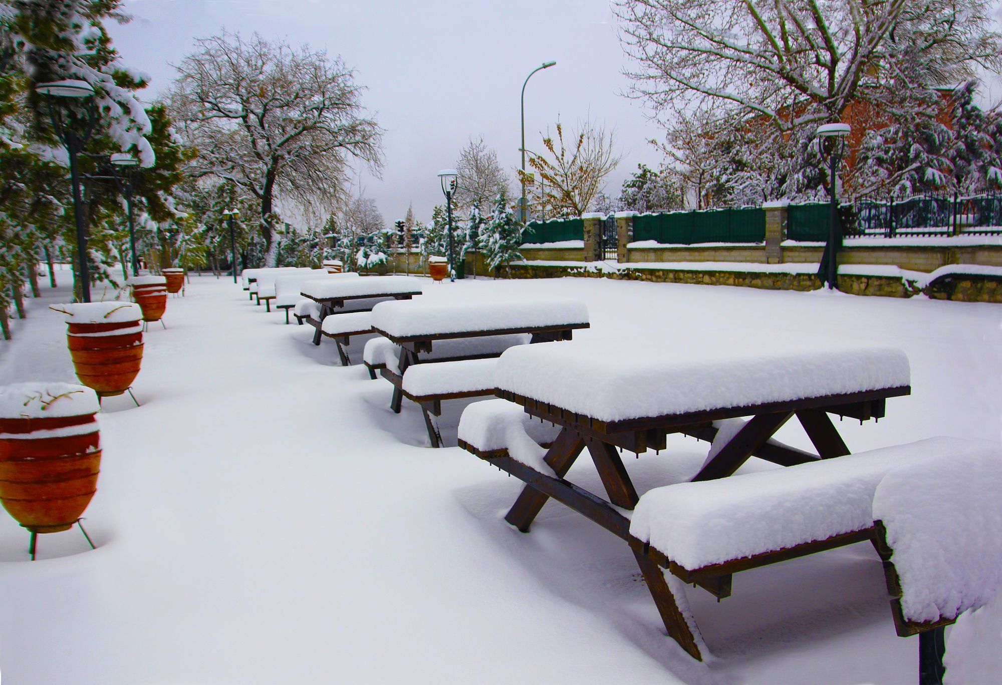 2000x1368 Turkey istanbul views amazing beauty of winter snow park wallpaperx1368