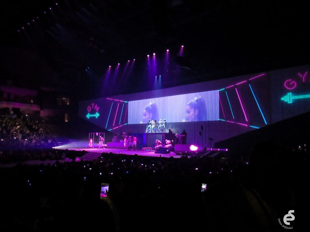 1024x768 Ariana Grande Esiintyy Dangerous Woman Tour Kiertueellaan Vuonna