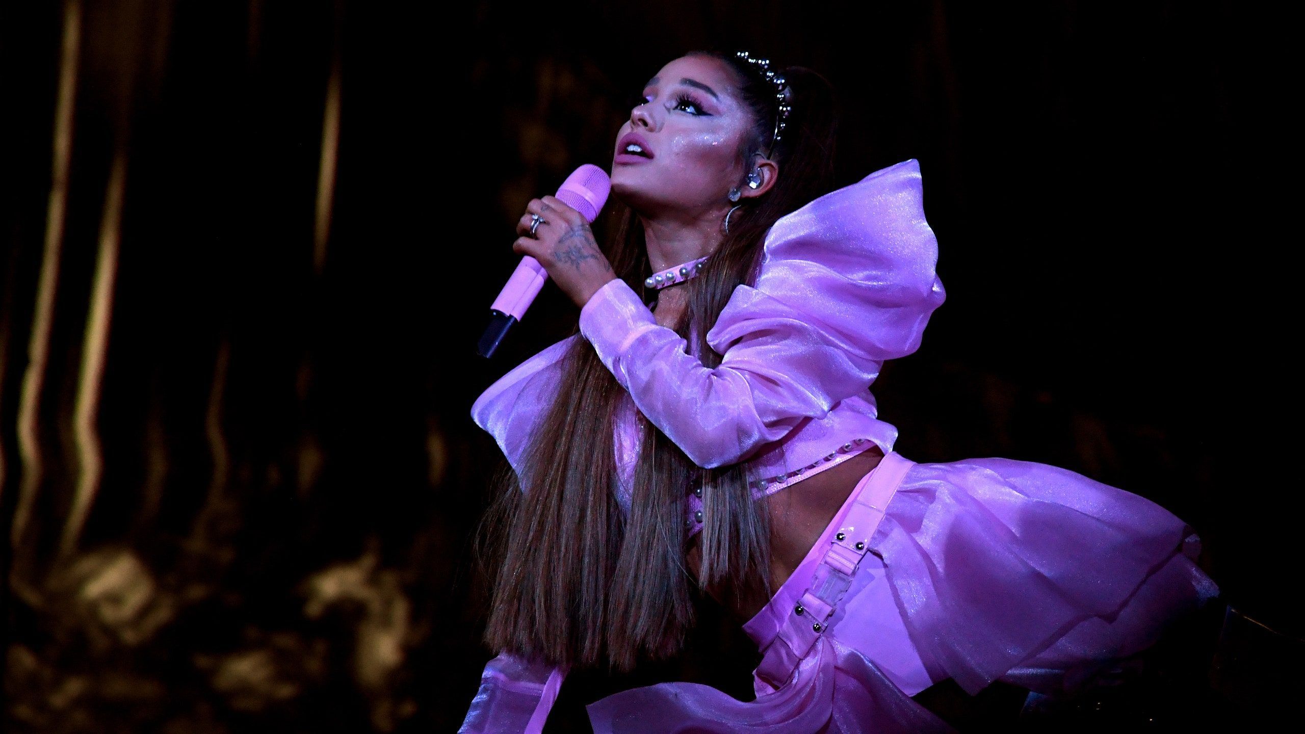 2560x1440 Ariana Grande to Headline Fortnite's Virtual Rift Tour