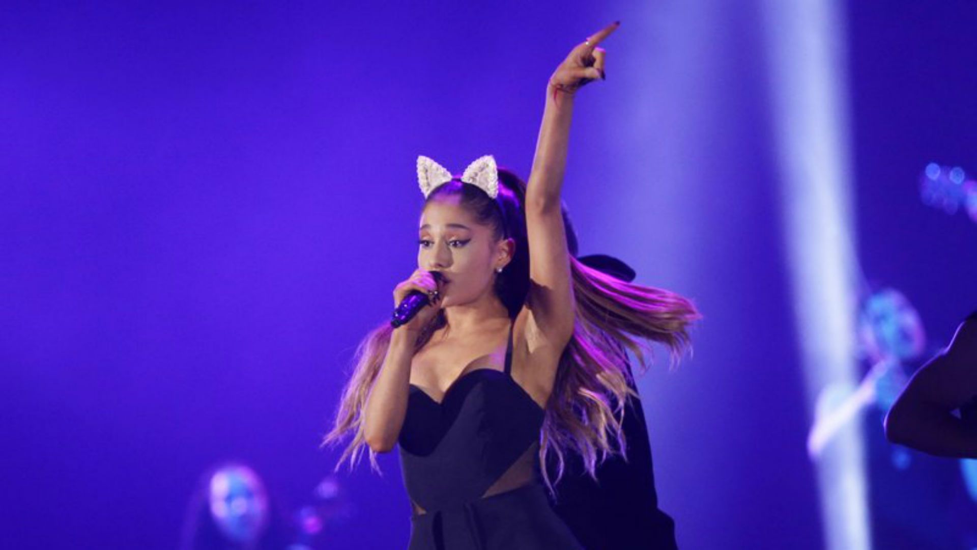 1920x1080 Ariana Grande cancels world tour stops through June 5