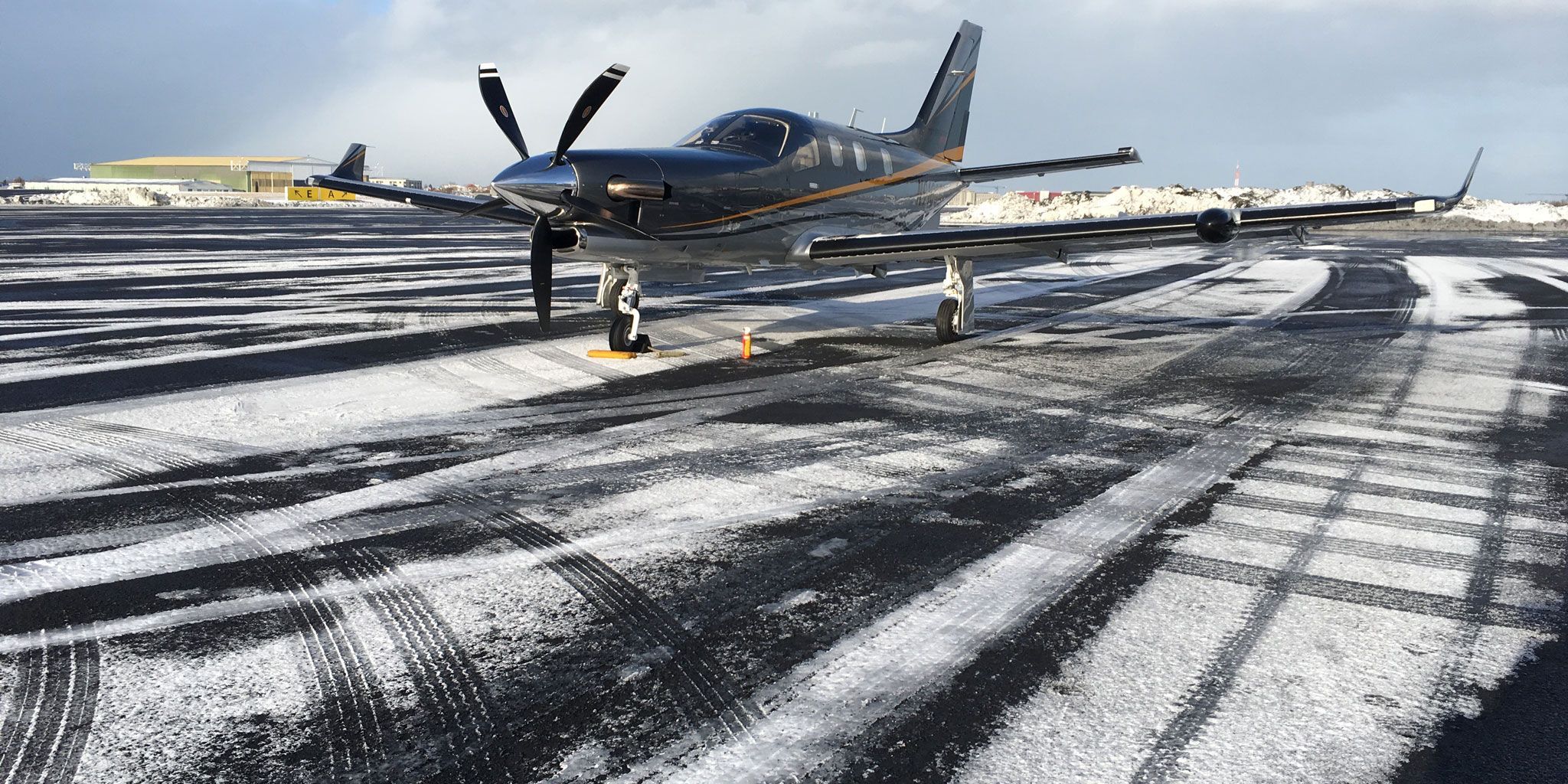 2048x1024 A Long Trip in a TBM 910. Aviation International News