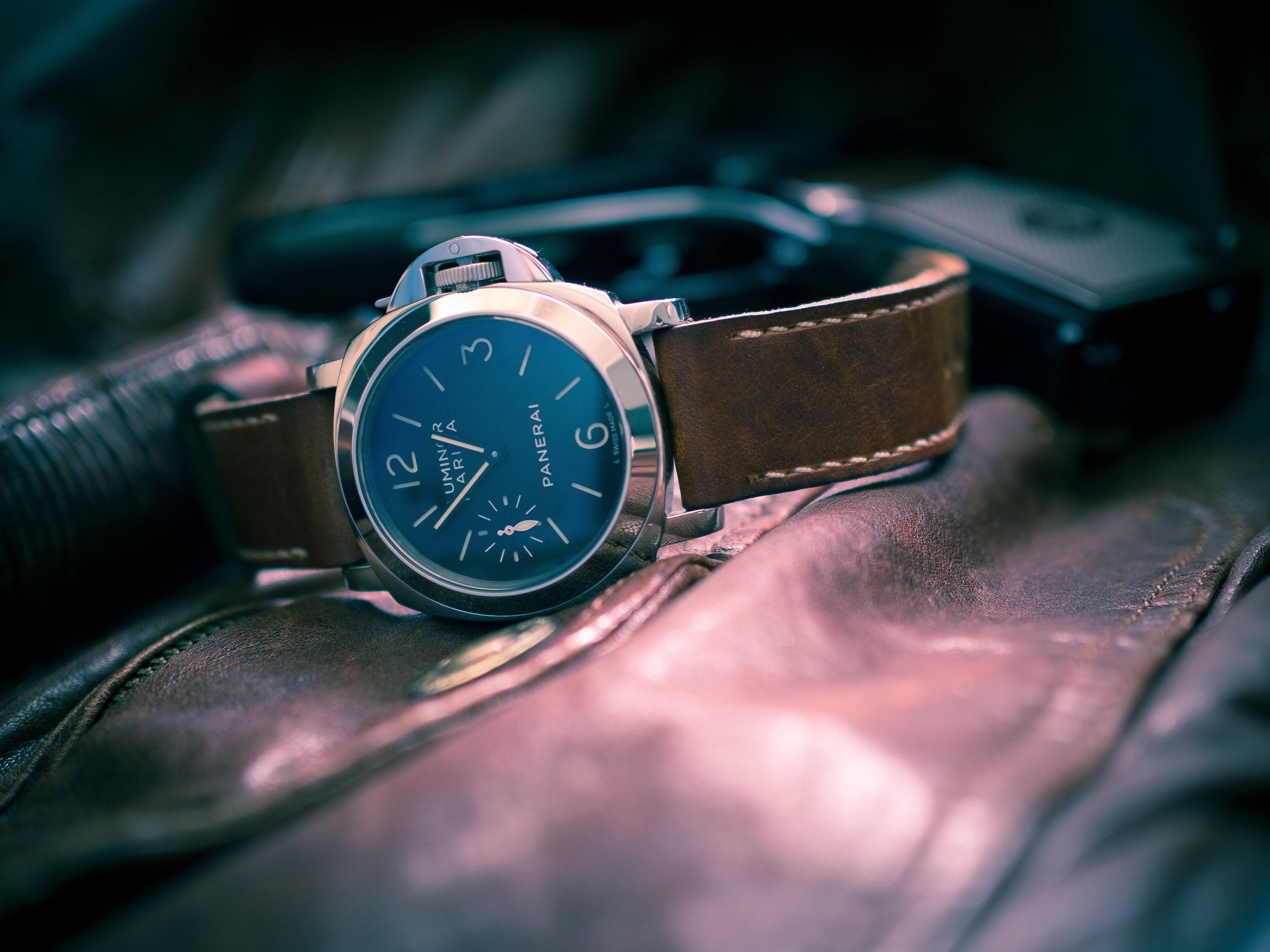 3265x2449 Wallpaper / an analog timepiece with black number boards, analog timepiece 4k wallpaper free download