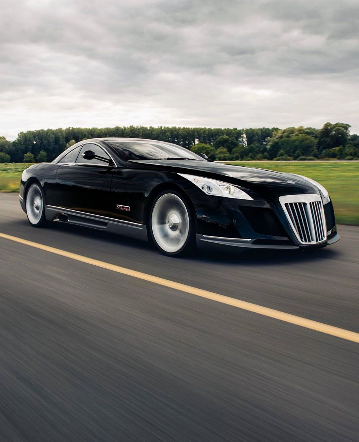 1242x1528 Michael Kübler on X: Maybach Exelero „The Dark Knight“. One man, one engine