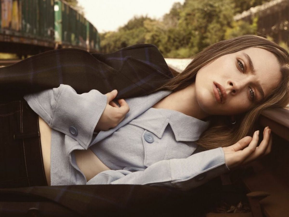1200x900 Victoria Pedretti wallpaper