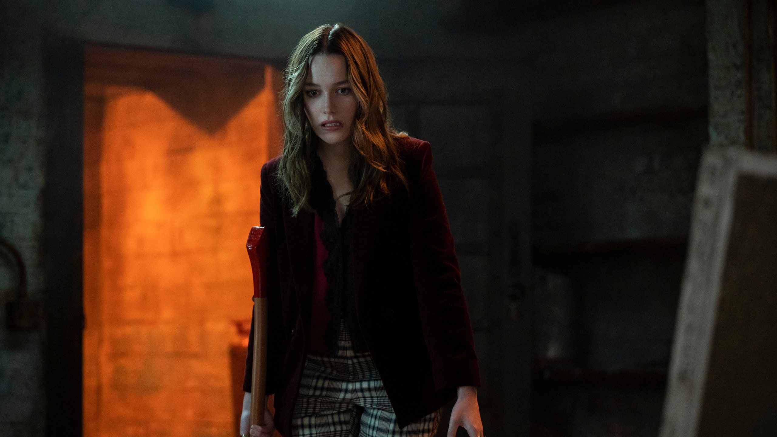 2560x1440 Victoria Pedretti On Netflix's 'You' Season 3 And Love's Dark New Twists