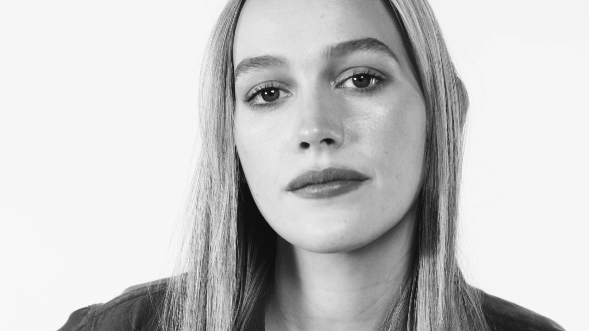 1920x1080 Victoria Pedretti on Being Cast in You, Penn Badgley, and Taika Waititi