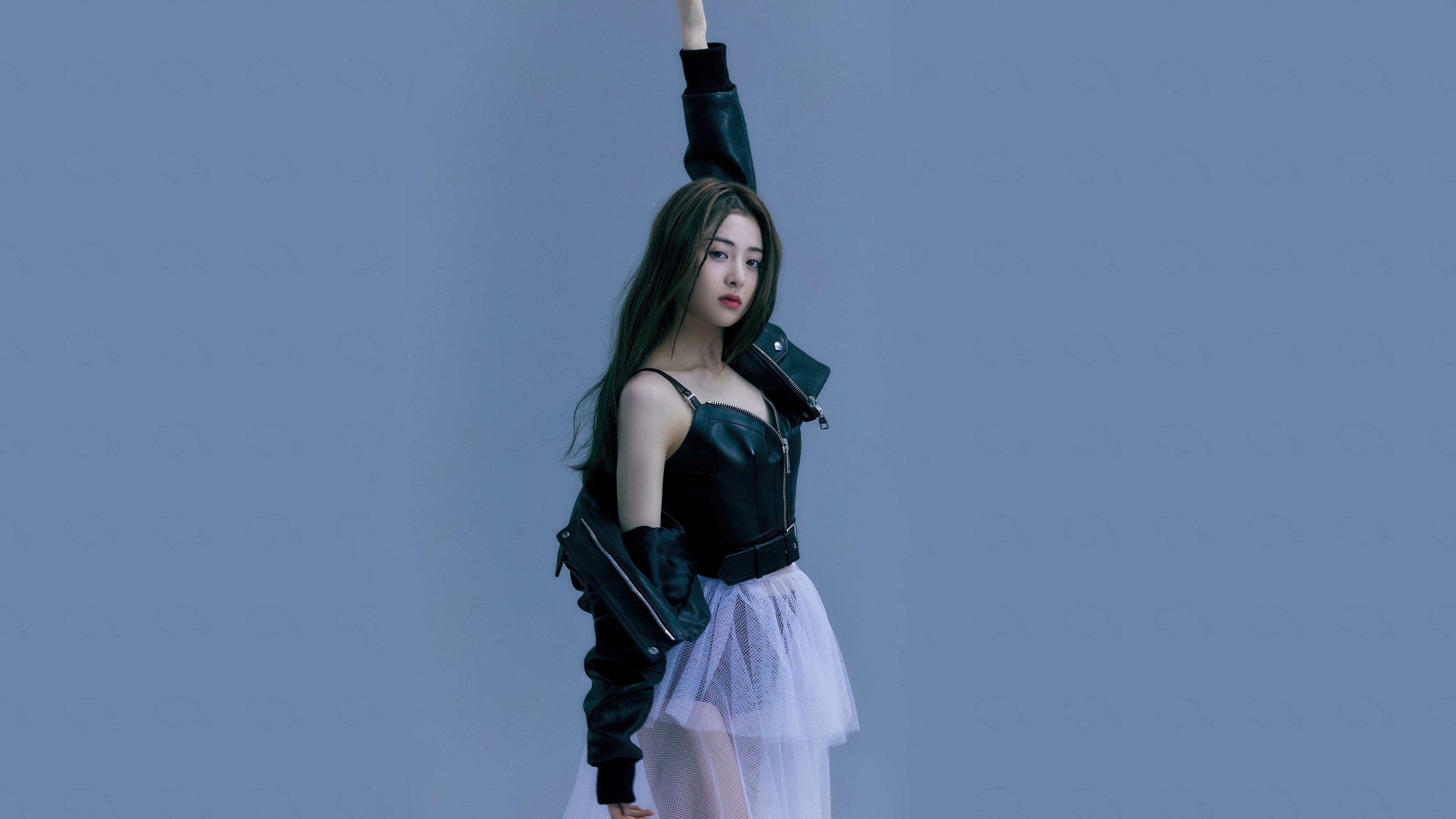 3840x2160 Huh Yunjin Wallpaper
