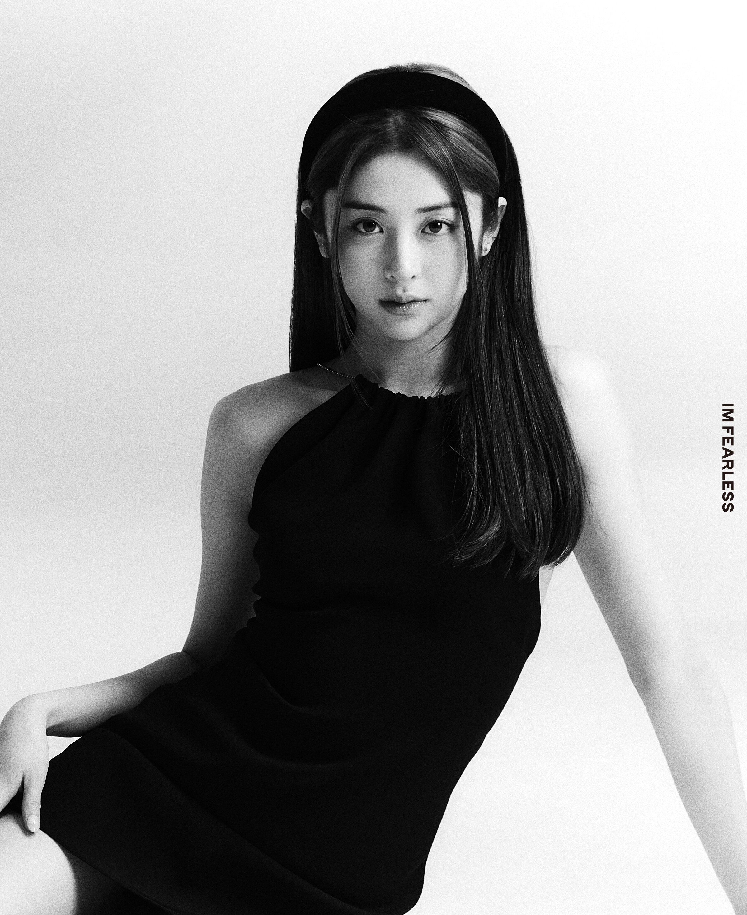 2400x2940 April 2022 LE SSERAFIM 'HUH YUNJIN' Debut Photo