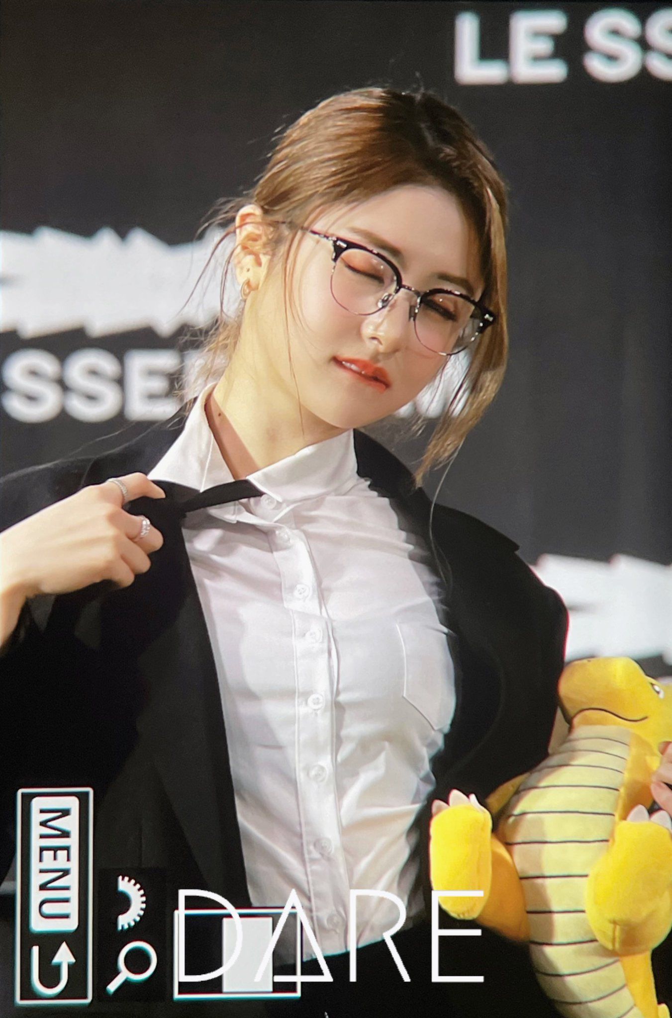 1351x2048 yunjin pics / X