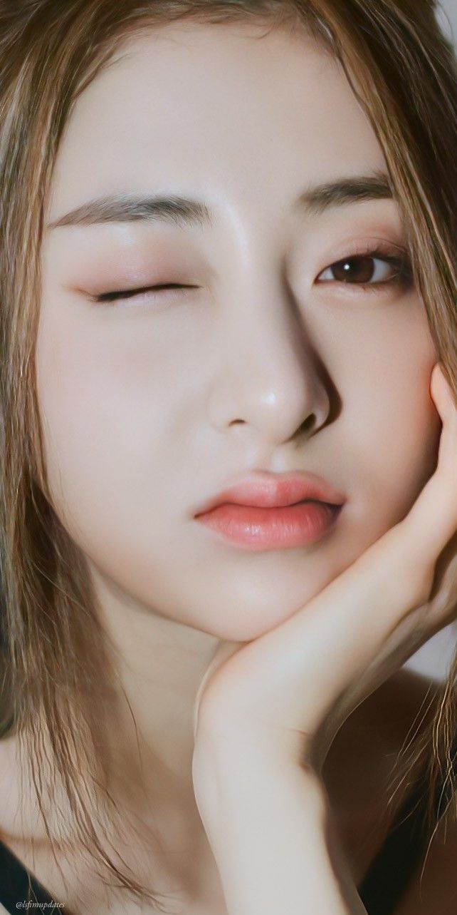 Huh Yun-jin Wallpapers - Top Free Huh Yun-jin Backgrounds - WallpaperAccess