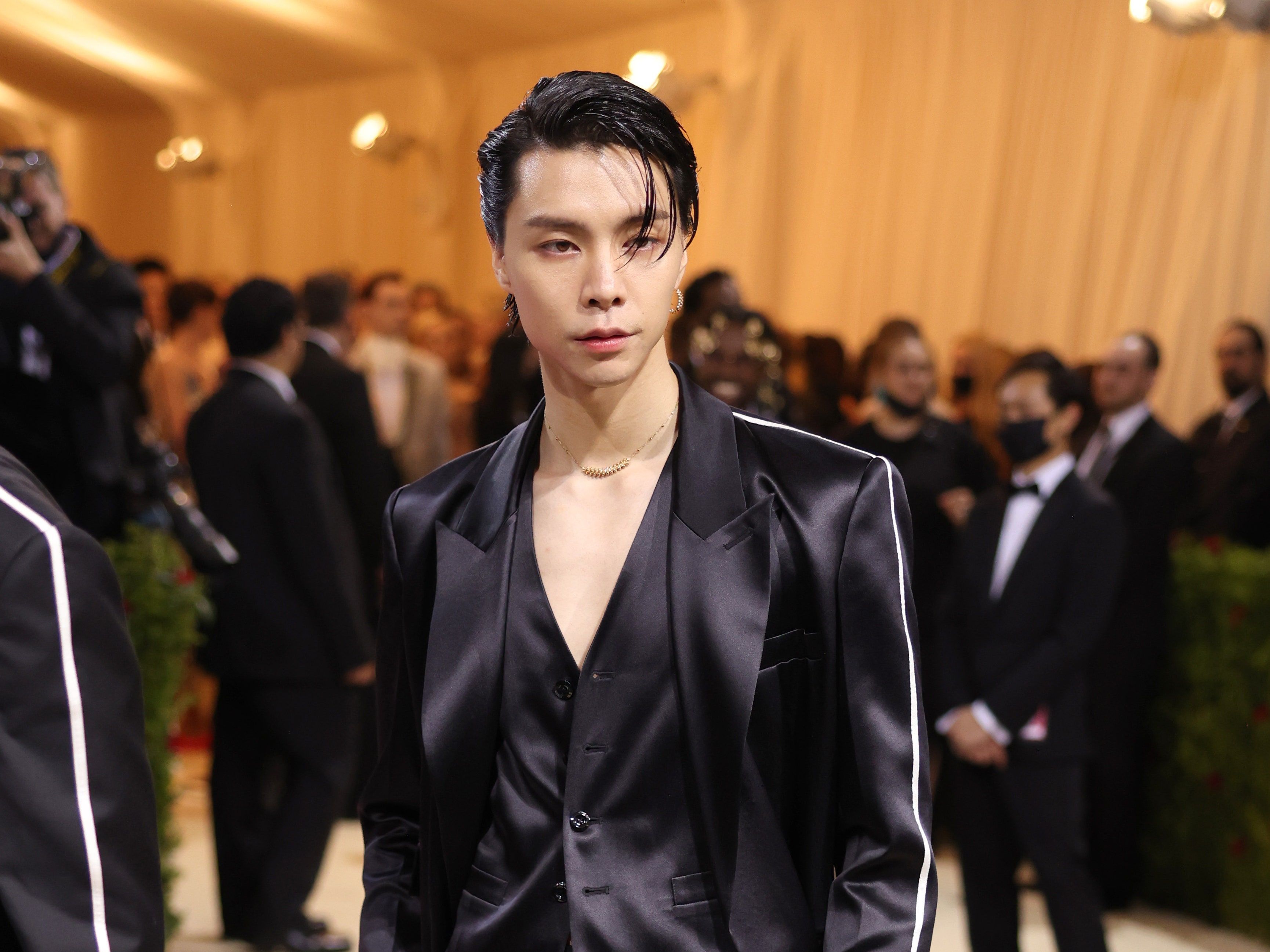 3460x2595 NCT's Johnny Suh Attends the Met Gala 2022 Wearing Peter Do