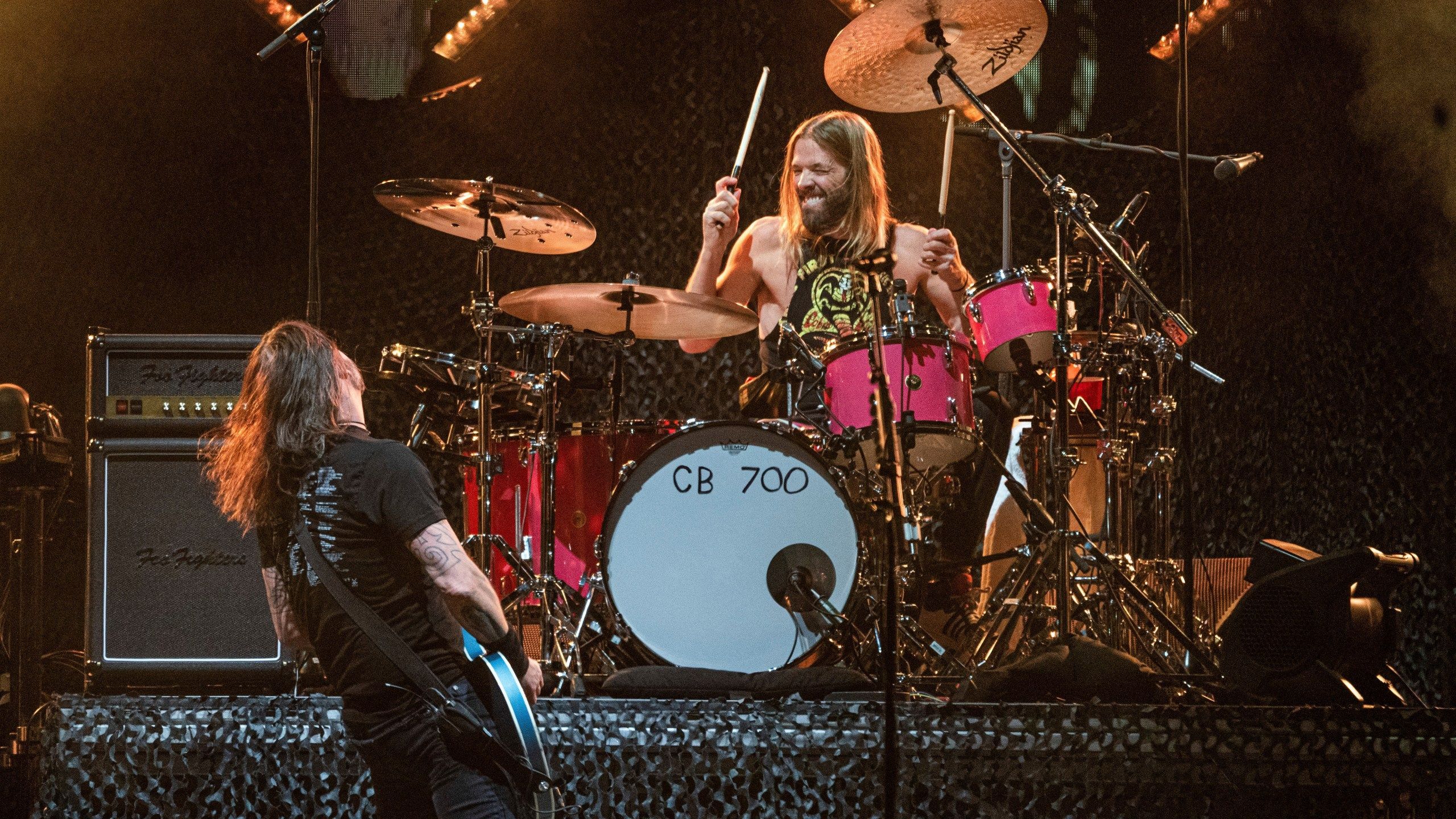 2560x1440 Foo Fighters drummer Taylor Hawkins dead at 50. KRQE News 13