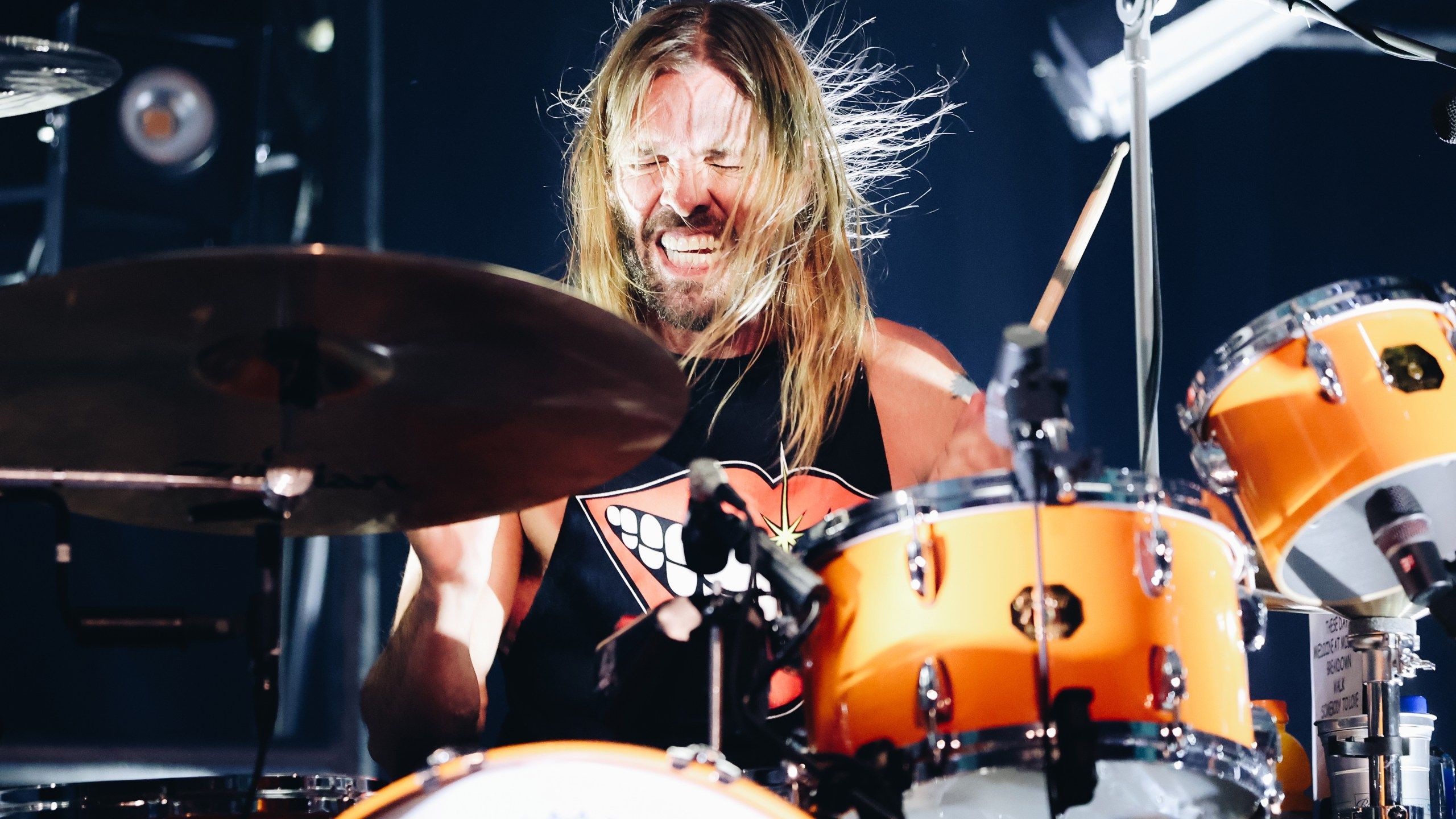 2560x1440 Foo Fighters drummer Taylor Hawkins dead